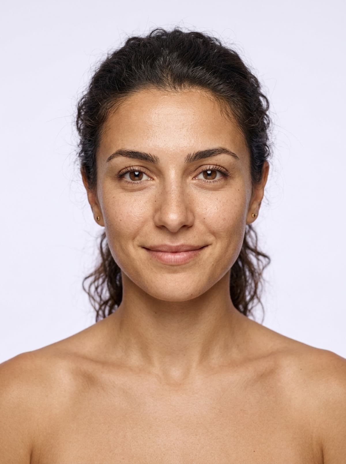 Tonelle ile analiz edilen bir portre; alt ton, renk sezonu ve uyum bilgileri fotoğrafın üzerinde.